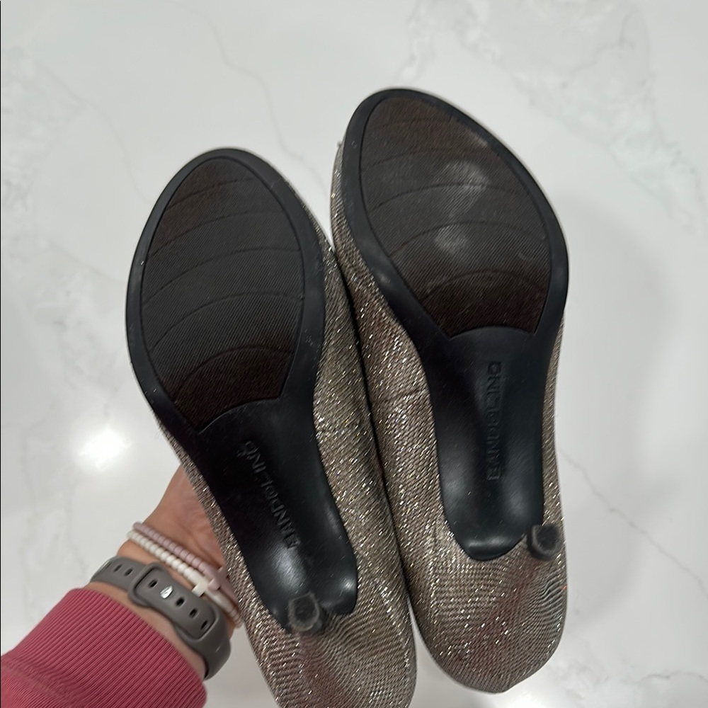 Bandolino Women's Silver Peep-Toe Heels Size 7.5 - Picture 6 of 10